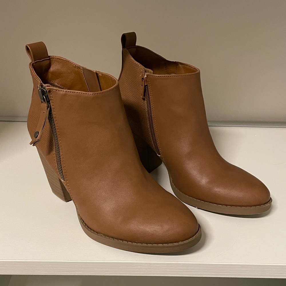 NEW Universal Thread Brown Booties Size 6.5